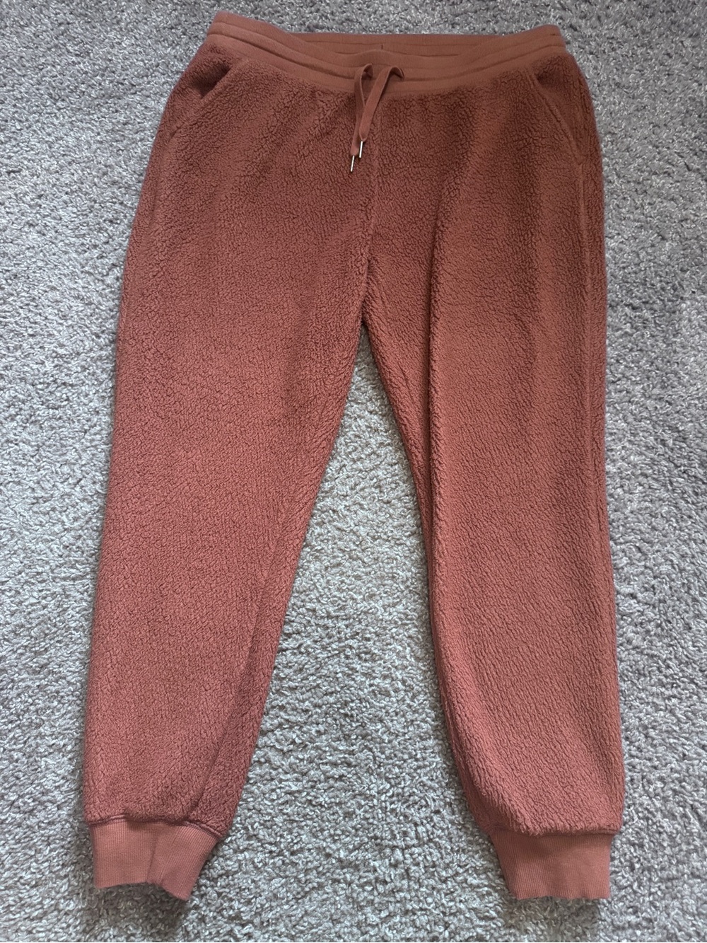 Women’s Old Navy Cozy Sherpa Jogger Pants in Rust-Large